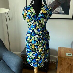 Maggy London Wrap dress pattern print Size 8